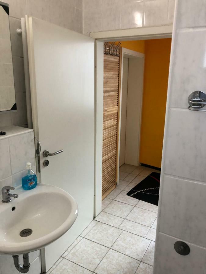 Einfache Monteurwohnung Mit Wlan Und Sat Tv, Netflix Frankweiler Екстер'єр фото